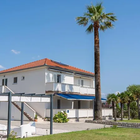 Rab Island Apartmets - Palit 라브